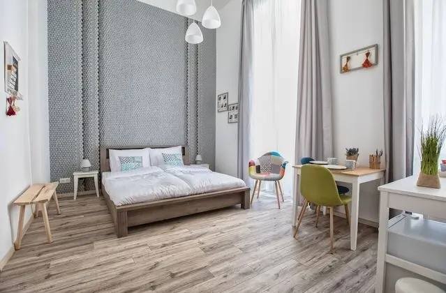 City Tek Büyük Yataklı Oda