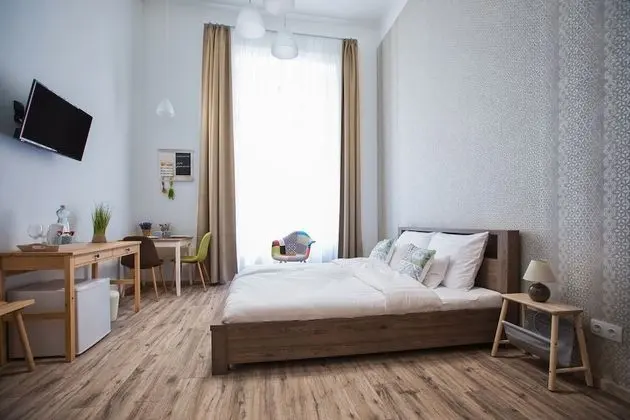 City Tek Büyük Yataklı Oda