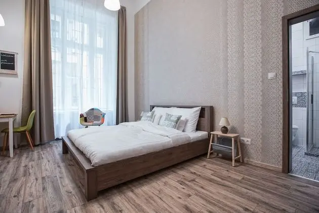 City Tek Büyük Yataklı Oda