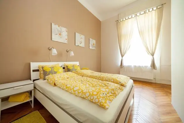 Apartment, 1 Bedroom, in the heart of the city, 1061 Budapest, Liszt Ferenc ter 5.