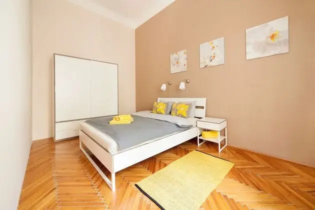 Apartment, 1 Bedroom, in the heart of the city, 1061 Budapest, Liszt Ferenc ter 5.