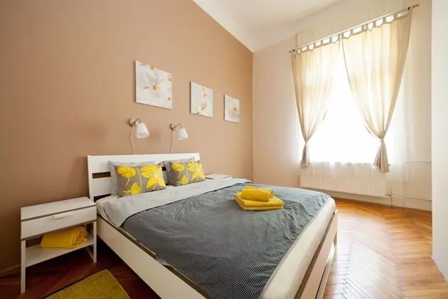Apartment, 1 Bedroom, in the heart of the city, 1061 Budapest, Liszt Ferenc ter 5.