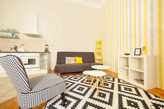 Apartment, 1 Bedroom, in the heart of the city, 1061 Budapest, Liszt Ferenc ter 5.