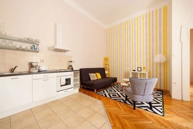 Apartment, 1 Bedroom, in the heart of the city, 1061 Budapest, Liszt Ferenc ter 5.