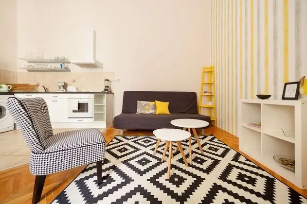 Apartment, 1 Bedroom, in the heart of the city, 1061 Budapest, Liszt Ferenc ter 5.