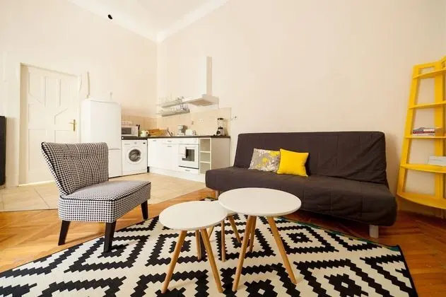 Apartment, 1 Bedroom, in the heart of the city, 1061 Budapest, Liszt Ferenc ter 5.