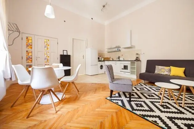 Apartment, 1 Bedroom, in the heart of the city, 1061 Budapest, Liszt Ferenc ter 5.