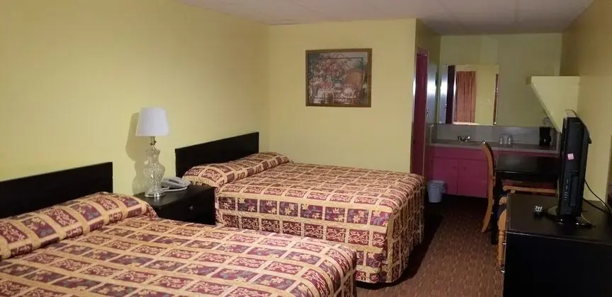 Economy Oda, 2 Çift Kişilik Yatak, Sigara İçilebilir, Buzdolabı ve Mikrodalga