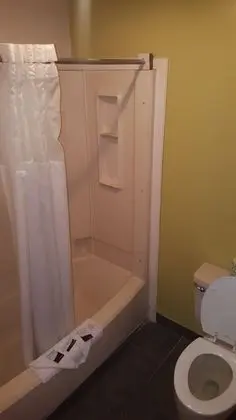 Economy Oda, 2 Çift Kişilik Yatak, Sigara İçilebilir, Buzdolabı ve Mikrodalga