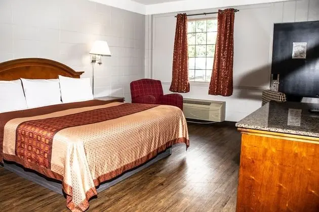 Standard Room, 2 Queen Beds, Non Smoking (ground floor)