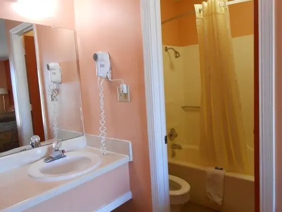 Tek Büyük Yataklı Oda, 2 Büyük (Queen) Boy Yatak, Sigara İçilebilir