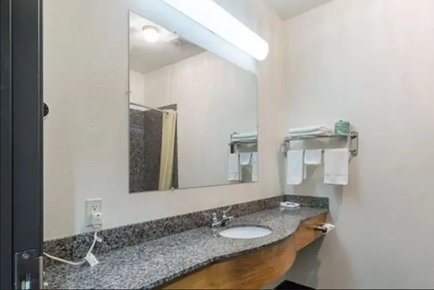 Standard Oda, 2 Büyük (Queen) Boy Yatak, Engellilere Uygun