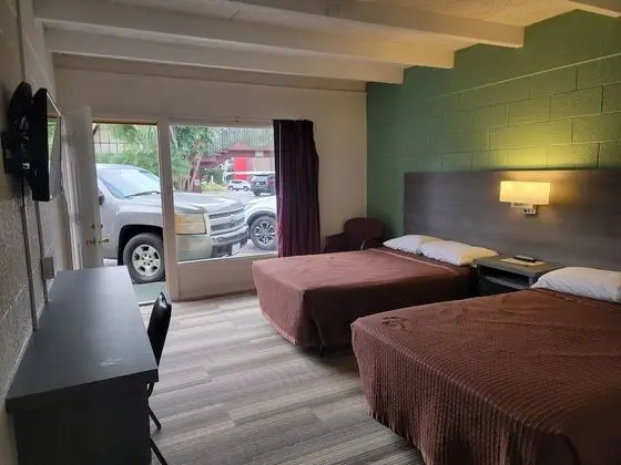 Tek Büyük Yataklı Oda, 2 Çift Kişilik Yatak