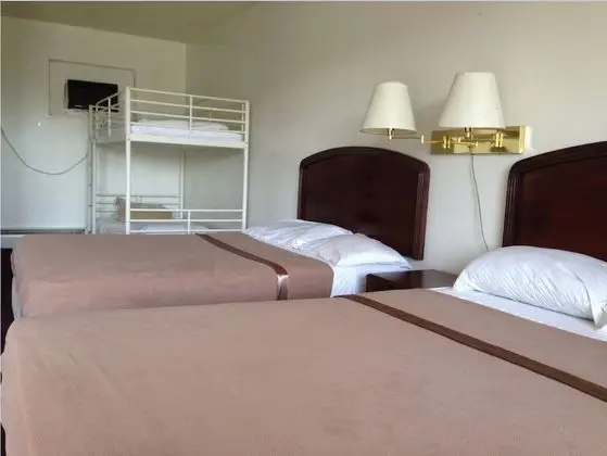 Standard Oda (Two Double Beds & Bunk Bed)