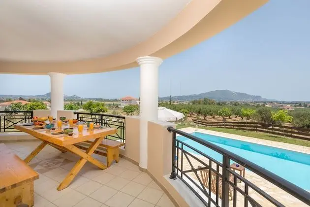 Villa, 4 Yatak Odası, Şömine