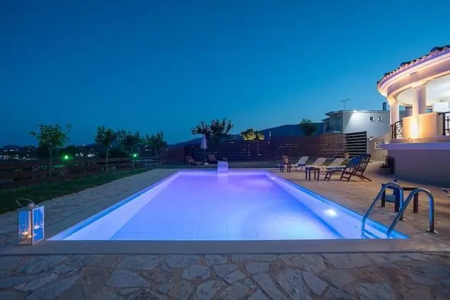 Villa, 4 Yatak Odası, Şömine