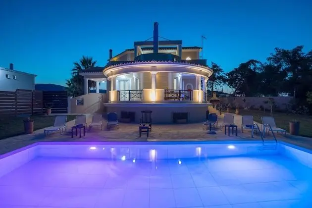 Villa, 4 Yatak Odası, Şömine