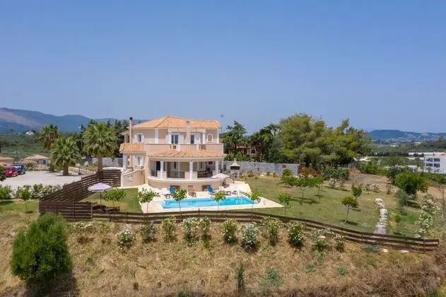 Villa, 4 Yatak Odası, Şömine