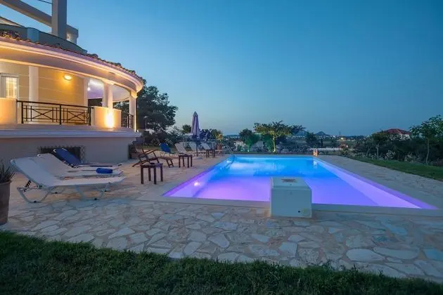 Villa, 4 Yatak Odası, Şömine