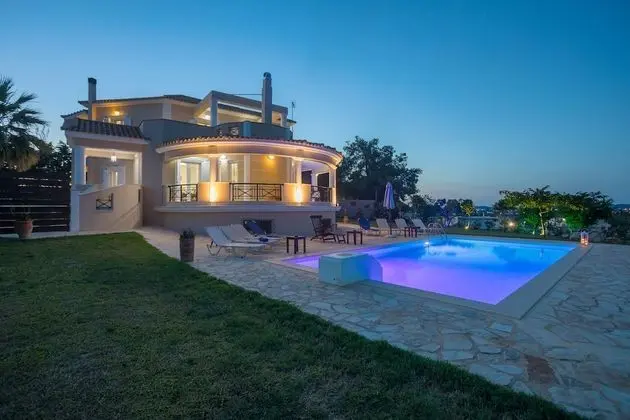 Villa, 4 Yatak Odası, Şömine