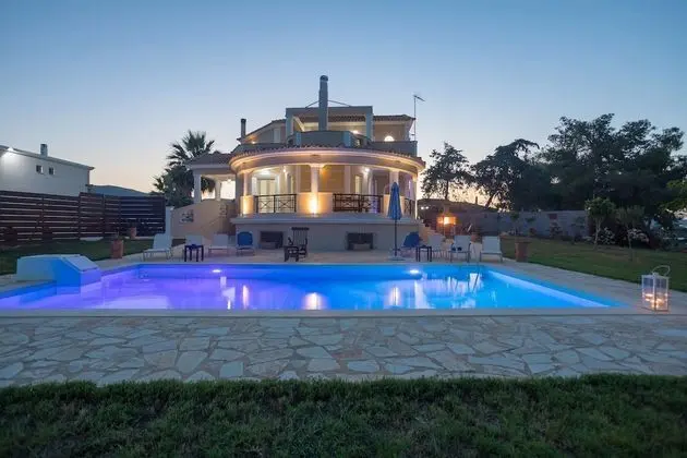 Villa, 4 Yatak Odası, Şömine