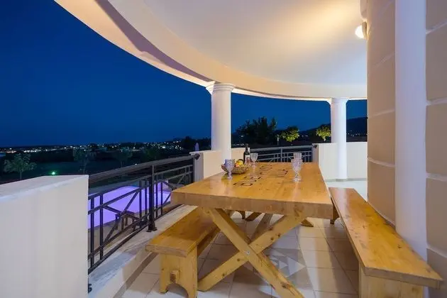 Villa, 4 Yatak Odası, Şömine