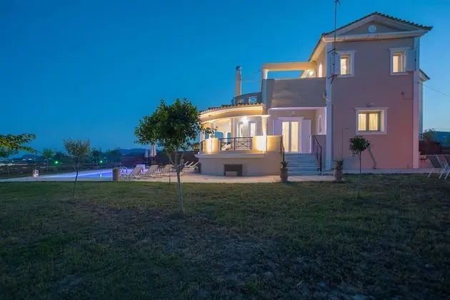 Villa, 4 Yatak Odası, Şömine