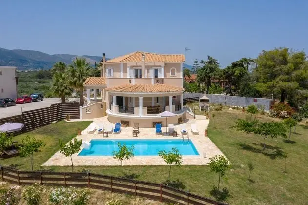 Villa, 4 Yatak Odası, Şömine