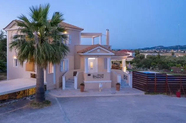 Villa, 4 Yatak Odası, Şömine
