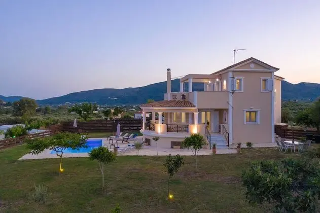 Villa, 4 Yatak Odası, Şömine