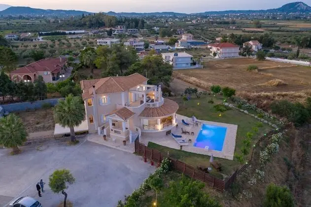 Villa, 4 Yatak Odası, Şömine