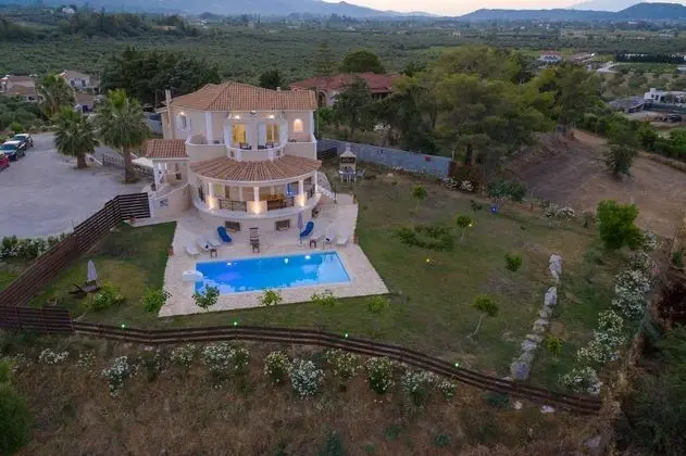 Villa, 4 Yatak Odası, Şömine