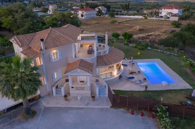 Villa, 4 Yatak Odası, Şömine
