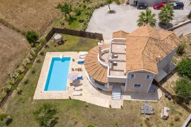 Villa, 4 Yatak Odası, Şömine