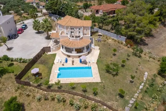 Villa, 4 Yatak Odası, Şömine