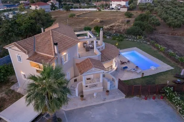 Villa, 4 Yatak Odası, Şömine