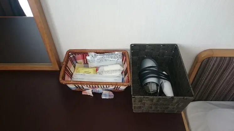 Üç Kişilik Oda, Sigara İçilmez