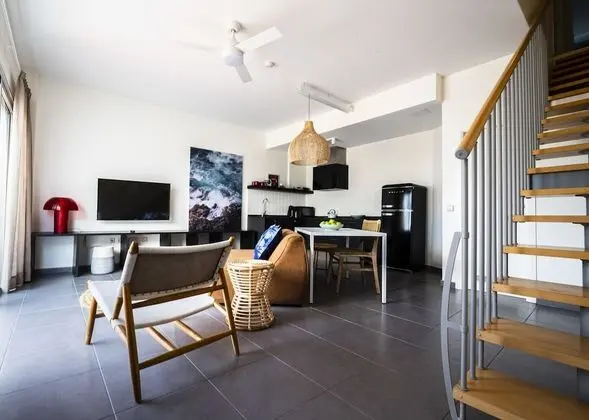 Dubleks, 2 Yatak Odası, Balkon, Avlu Manzaralı
