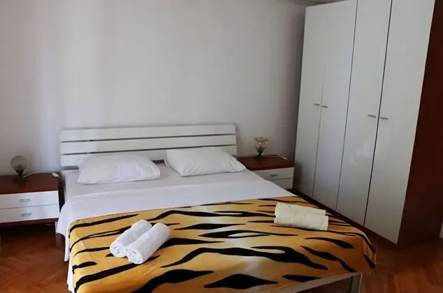 Apart Daire (Buffalo - 150m from the beach & parki)