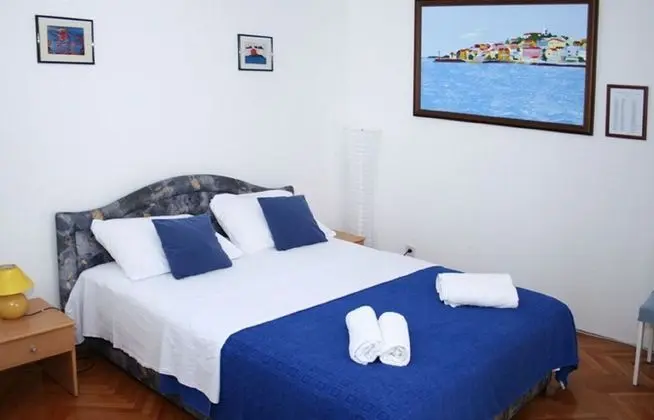 Apart Daire (Buffalo - 150m from the beach & parki)