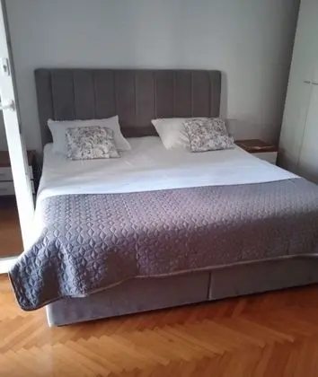 Apart Daire (Buffalo - 150m from the beach & parki)