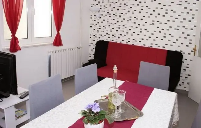 Apart Daire (Buffalo - 150m from the beach & parki)