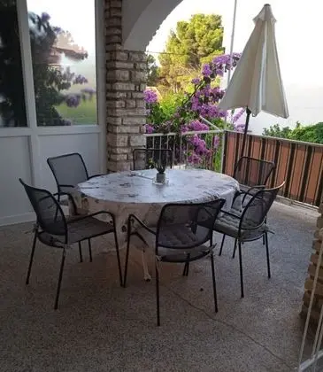 Apart Daire (Buffalo - 150m from the beach & parki)