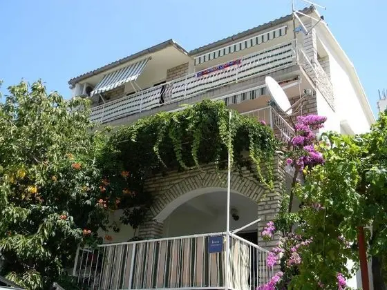 Apart Daire (Buffalo - 150m from the beach & parki)