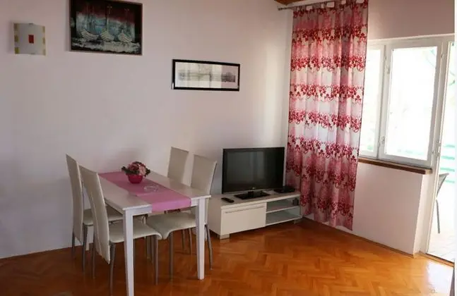 Apart Daire (Buffalo - 150m from the beach & parki)