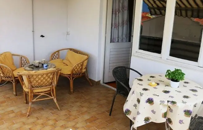 Apart Daire (Buffalo - 150m from the beach & parki)