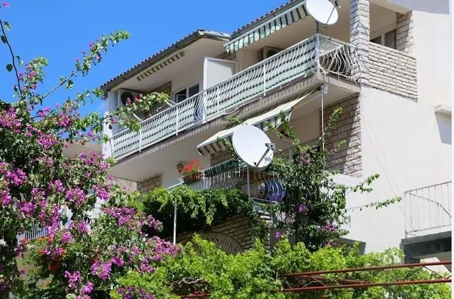 Apart Daire (Buffalo - 150m from the beach & parki)