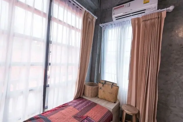 Economy Bigger Room with Refrigerator