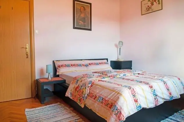 Tek Büyük Yataklı Oda, Ortak Banyo