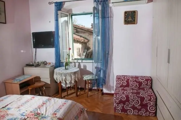 Tek Büyük Yataklı Oda, Ortak Banyo